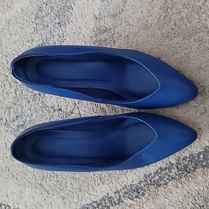 Vintage royal blue pumps